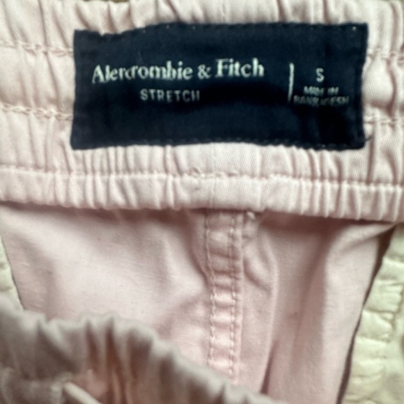 Abercrombie & Fitch men’s Court Shorts, light pink, size small - Picture 2 of 4